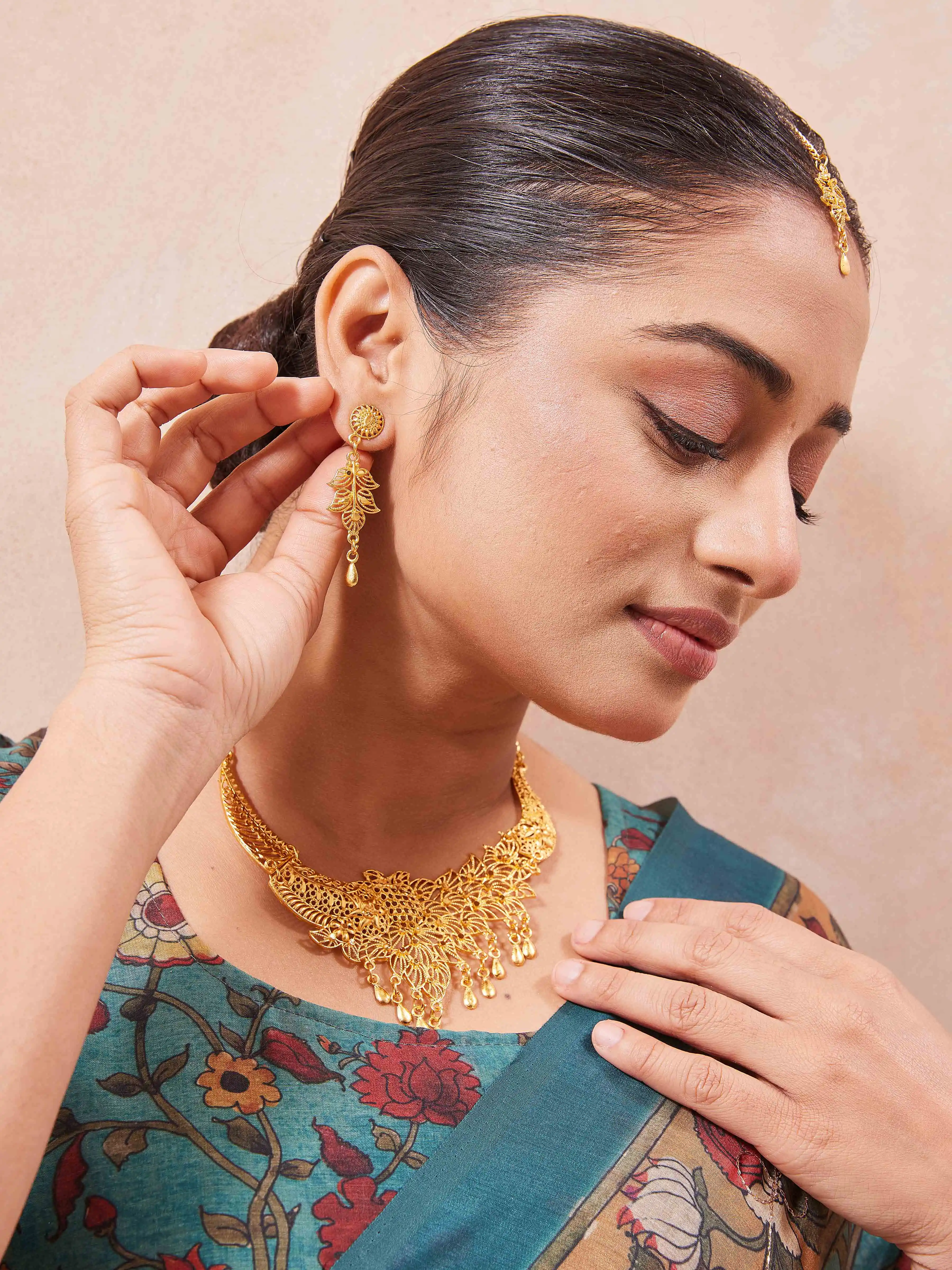 Traditional Gold-Plated Necklace Set with Earrings.png